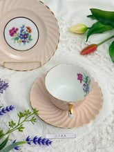 画像をギャラリービューアに読み込む, レア！【エインズレイ】2段アフタヌーンティースタンド / 3点セット(カップ1個、ソーサー1枚、小皿1枚) /  21cmプレート
