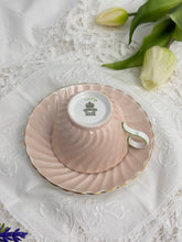 画像をギャラリービューアに読み込む, レア！【エインズレイ】2段アフタヌーンティースタンド / 3点セット(カップ1個、ソーサー1枚、小皿1枚) /  21cmプレート
