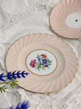 画像をギャラリービューアに読み込む, レア！【エインズレイ】2段アフタヌーンティースタンド / 3点セット(カップ1個、ソーサー1枚、小皿1枚) /  21cmプレート
