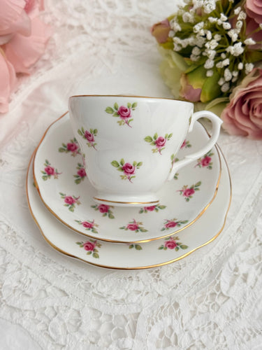 英国ヴィンテージ皿を使ったアフタヌーンティースタンド販売店 – caronrose