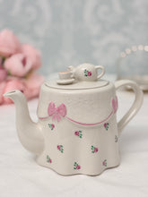 画像をギャラリービューアに読み込む, 【プライス&amp;ケンジントン】ティーセットが乗ったティーポット
