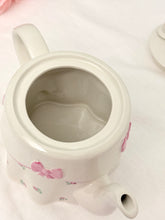 画像をギャラリービューアに読み込む, 【プライス&amp;ケンジントン】ティーセットが乗ったティーポット
