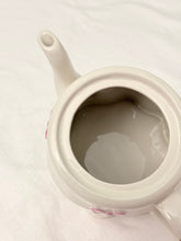 画像をギャラリービューアに読み込む, 【プライス&amp;ケンジントン】ティーセットが乗ったティーポット
