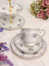 画像をギャラリービューアに読み込む, ハンドペイント【ソールスベリー】 2段アフタヌーンティースタンド / 3点セット(カップ1個、ソーサー1枚、小皿1枚)
