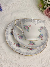 画像をギャラリービューアに読み込む, ハンドペイント【ソールスベリー】 2段アフタヌーンティースタンド / 3点セット(カップ1個、ソーサー1枚、小皿1枚)
