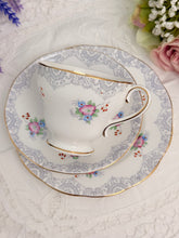 画像をギャラリービューアに読み込む, ハンドペイント【ソールスベリー】 2段アフタヌーンティースタンド / 3点セット(カップ1個、ソーサー1枚、小皿1枚)
