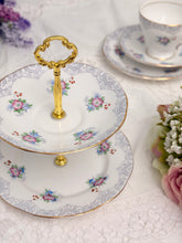 画像をギャラリービューアに読み込む, ハンドペイント【ソールスベリー】 2段アフタヌーンティースタンド / 3点セット(カップ1個、ソーサー1枚、小皿1枚)
