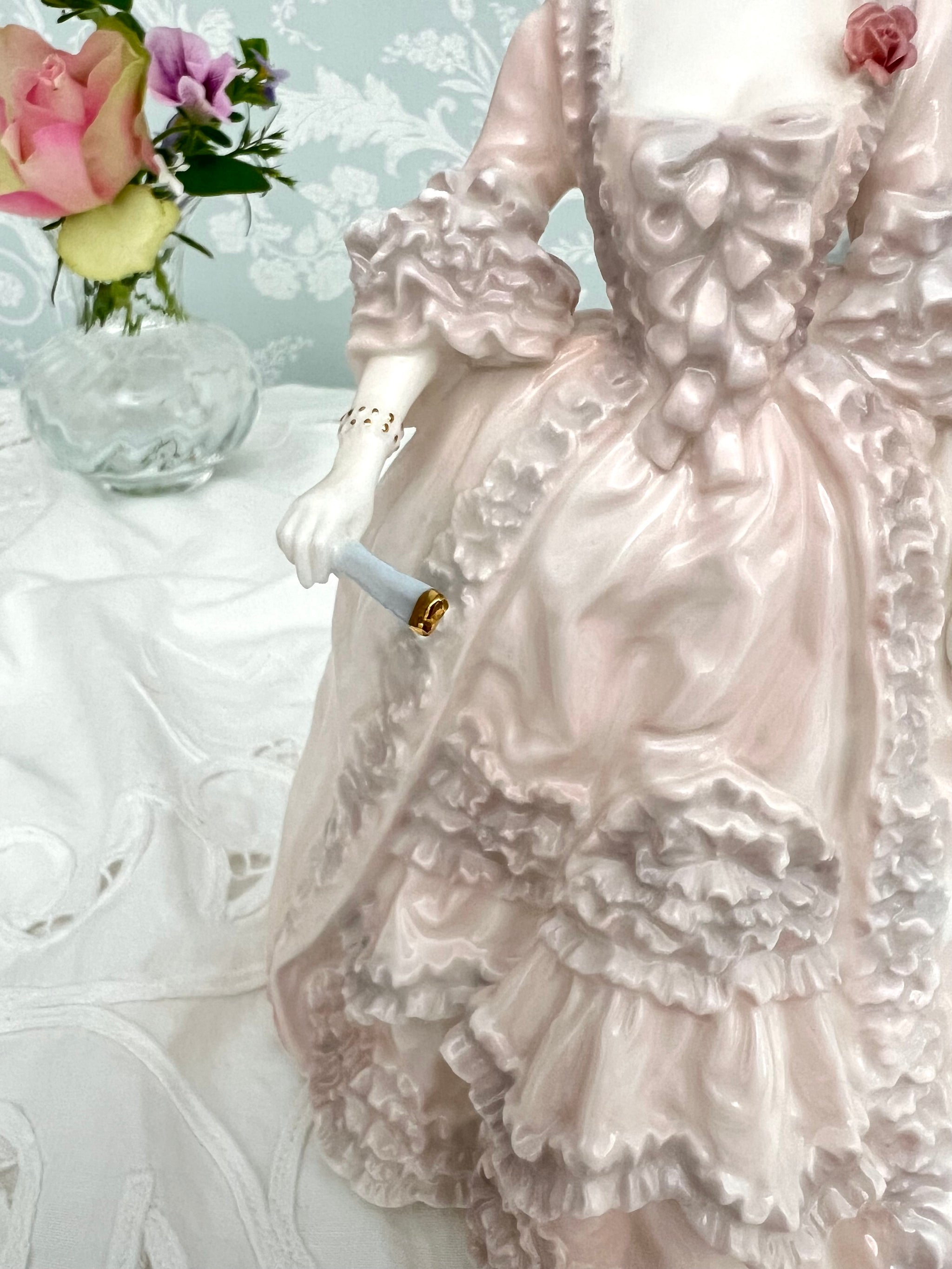 コールポート】 限定フィギュリン ポンパドール夫人 Madame de コールポート】 限定フィギュリン ポンパドール夫人 Madame de