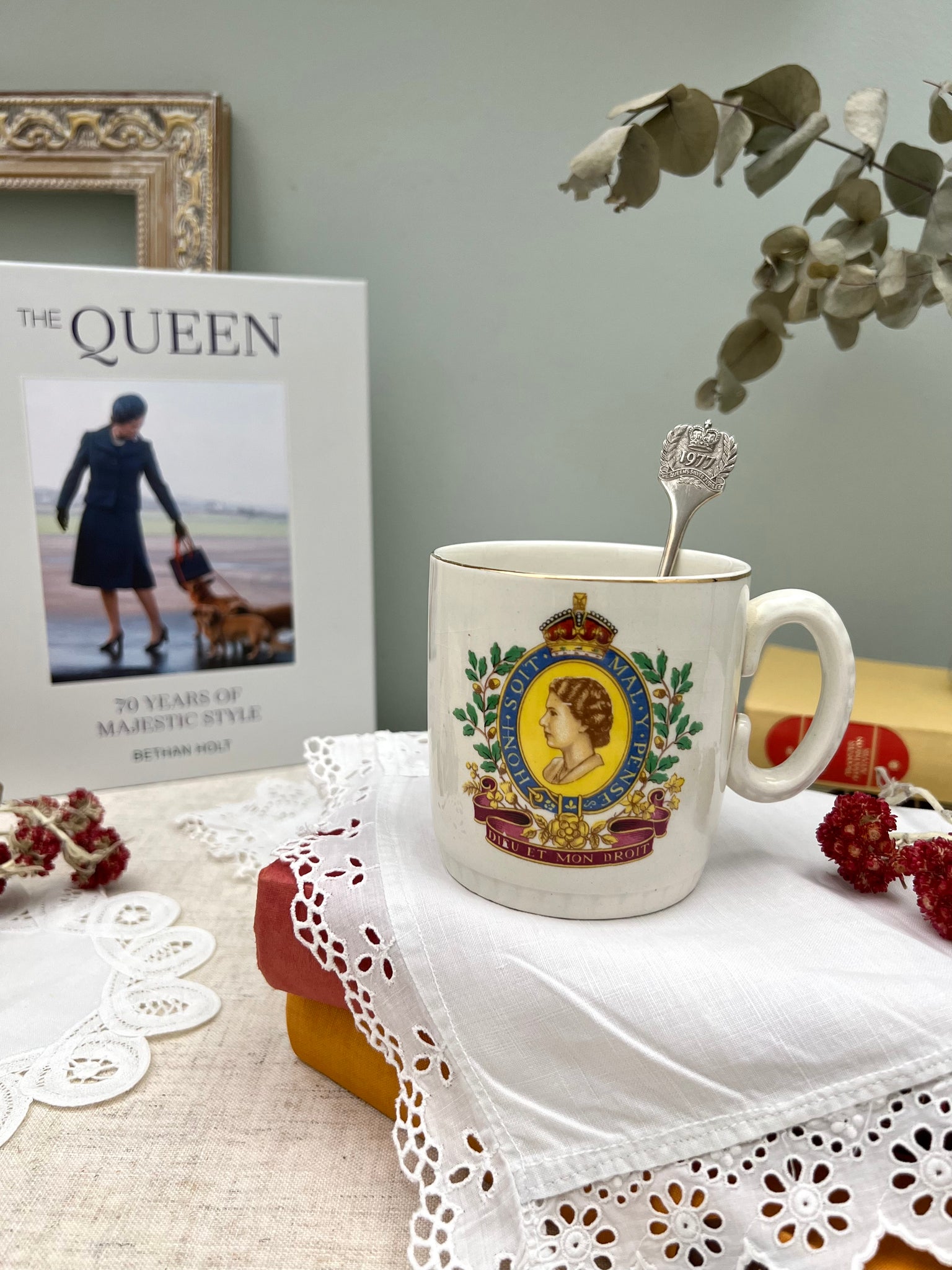 エリザベス女王 1953年コロネーション(戴冠式)記念マグカップ – caronrose
