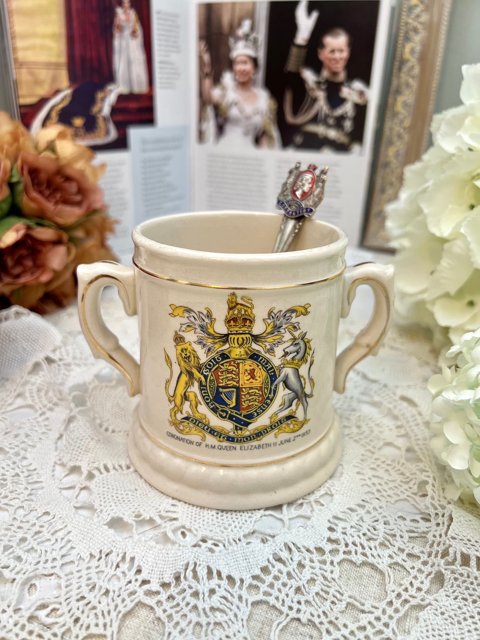 エリザベス女王 1953年 コロネーション (戴冠式) 記念カップ – caronrose